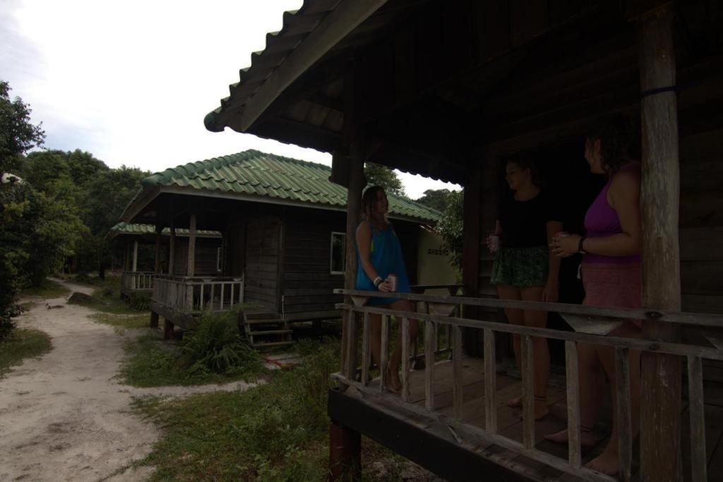 Hostel Mad Monkey Koh Rong Samloem Koh Rong Sanloem Exterior foto