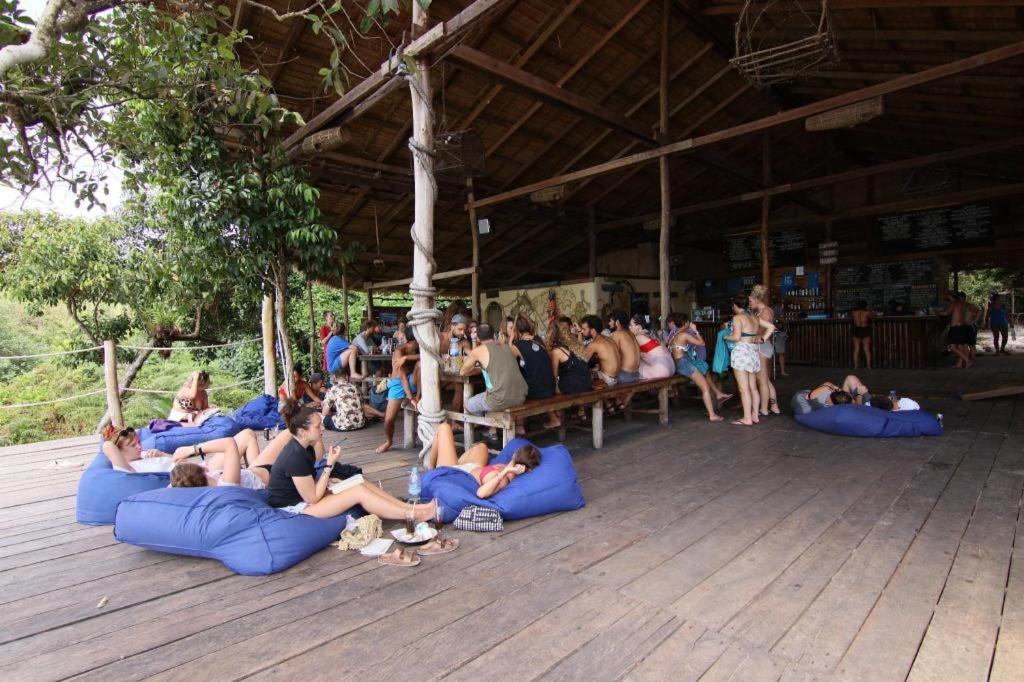 Hostel Mad Monkey Koh Rong Samloem Koh Rong Sanloem Exterior foto