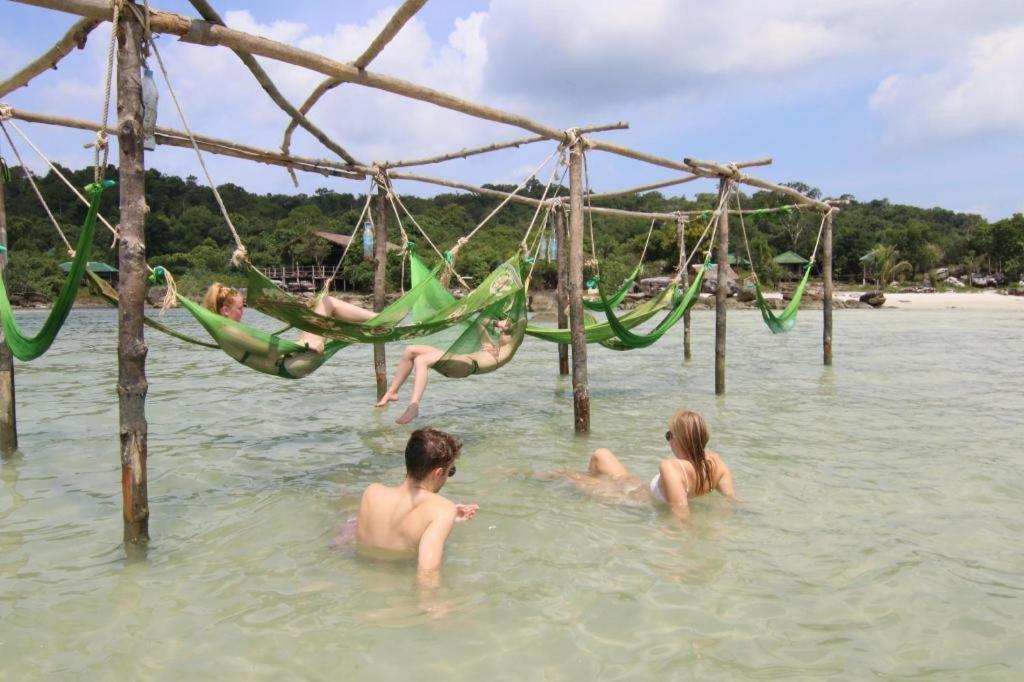 Hostel Mad Monkey Koh Rong Samloem Koh Rong Sanloem Exterior foto