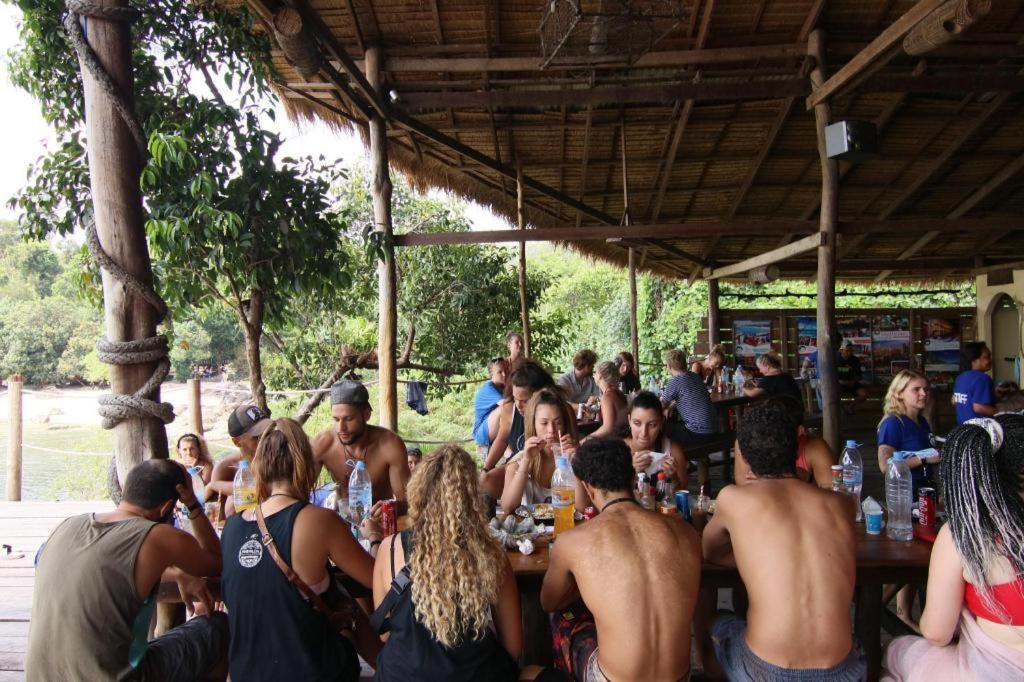 Hostel Mad Monkey Koh Rong Samloem Koh Rong Sanloem Exterior foto